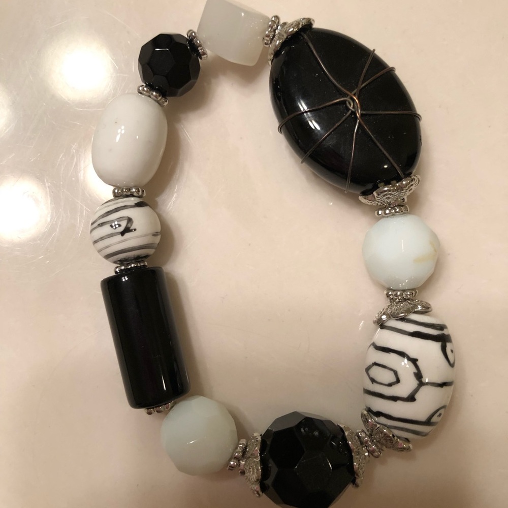 Black and White beaded bracelet